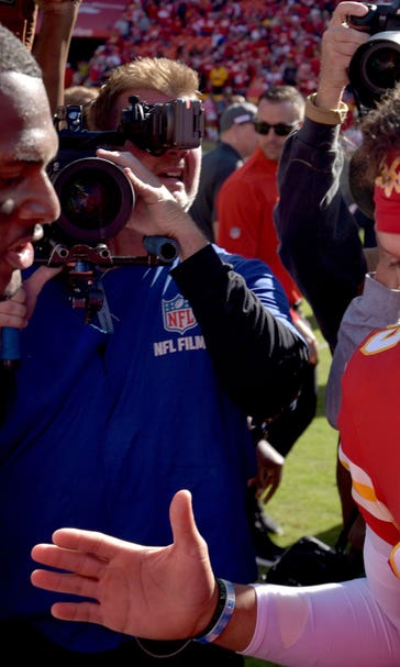 Mahomes outdueled by Watson in Chiefs' 31-24 loss to Texans